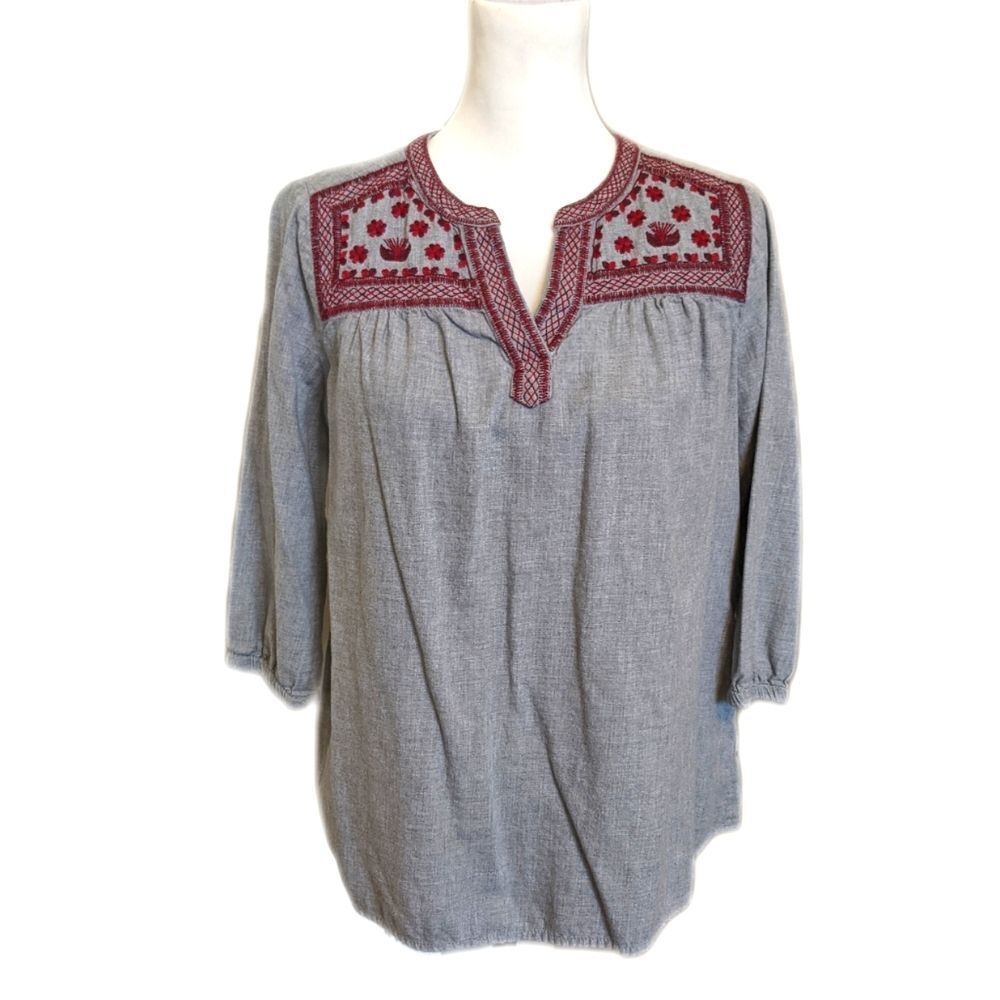 5/$55 Old Navy embroidered yoke heather grey tunic top w/ red details M